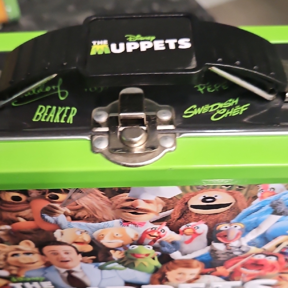 Disney Muppets Limited Edition Colorful Lunchbox - Picture 3 of 11